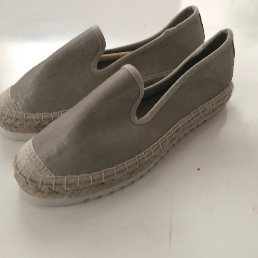 NWT Jelly POP Matt gold espadrilles